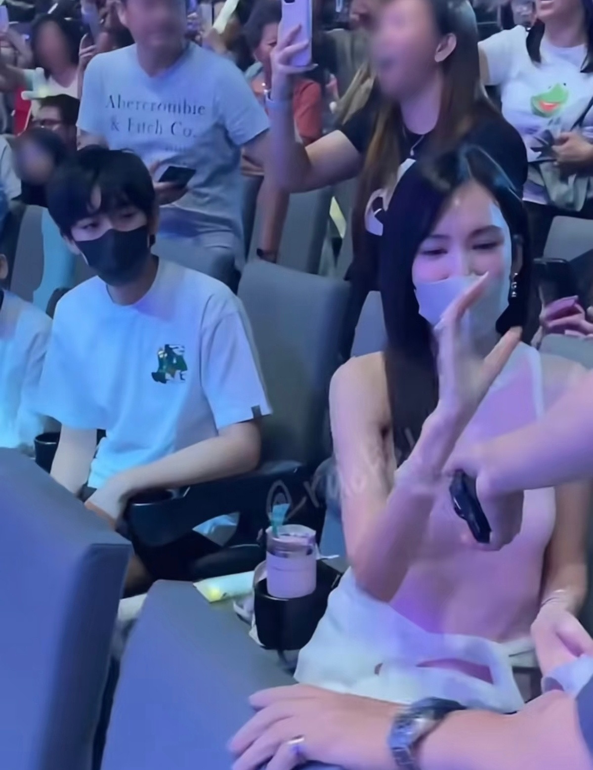 林志颖马来西亚演唱会，大儿子kimi也去了，kimi完美遗传了爸爸林志颖的大眼睛