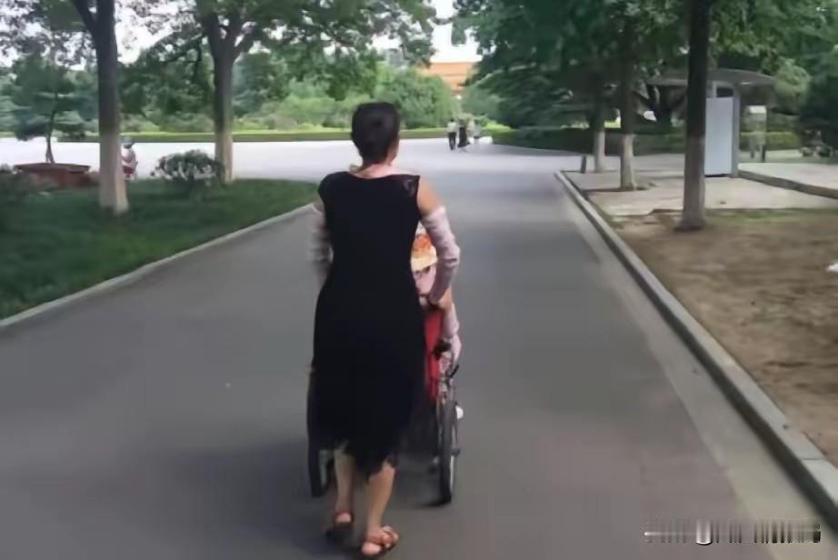 昨天我姑姑来我家，说她儿子离婚了，我问她为啥呀，姑姑说，儿子结婚五年了，儿媳妇一