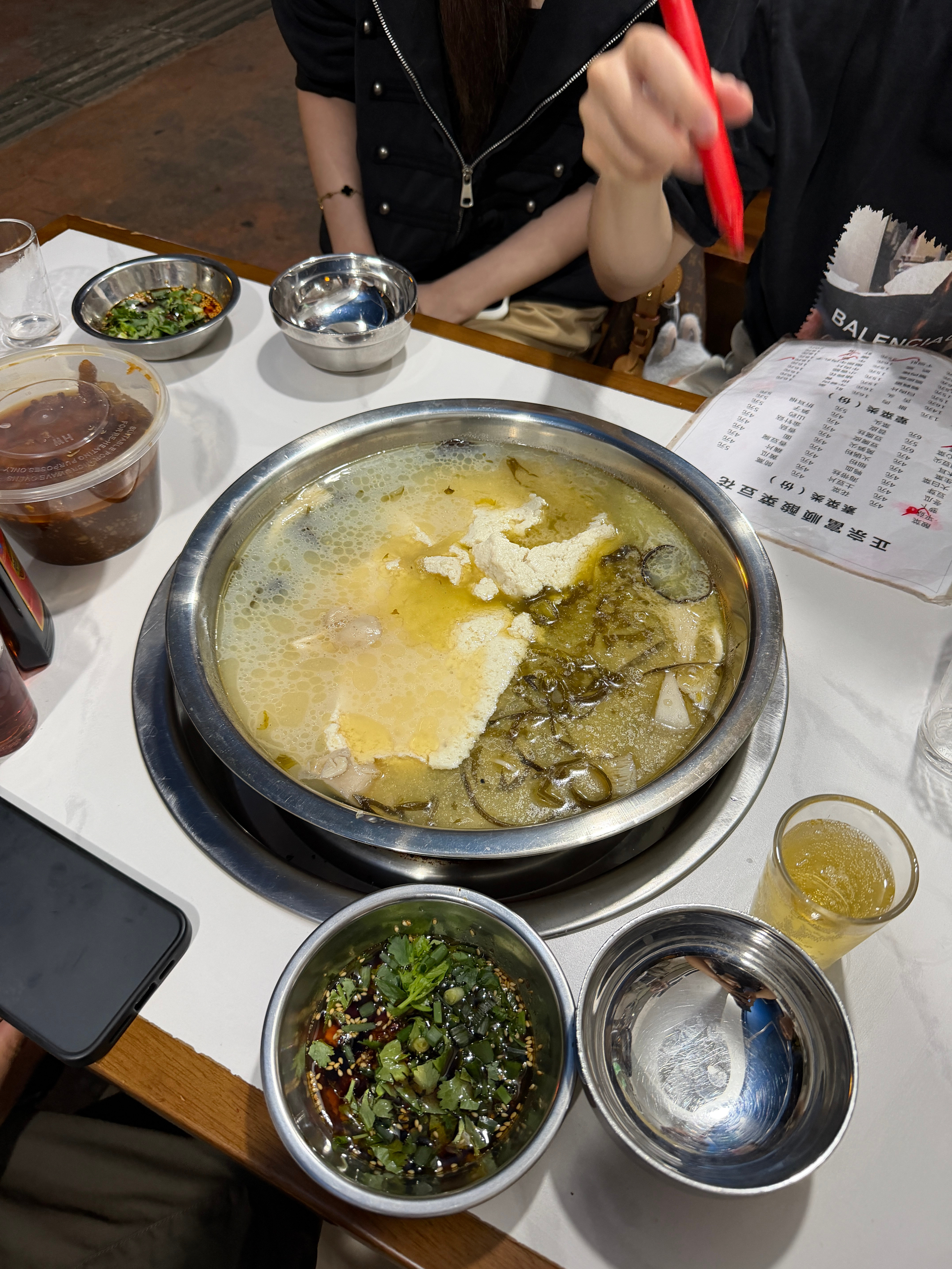 成都的朋友说带我去吃一个肯定没吃过的成都地道美食——荤豆花你们听说过吗～[馋