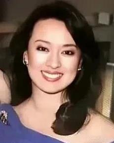 翁倩玉年轻的时候我认为比林青霞还美，更有韵味，可是现在也这样了。美丽的女人比丑