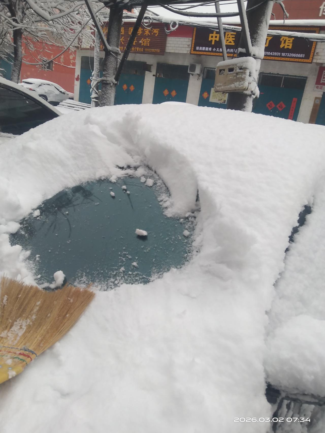 你的城市下雪了吗？北方城市下雪城市冬日雪景城市降雪雪街景城市雪夜景城市