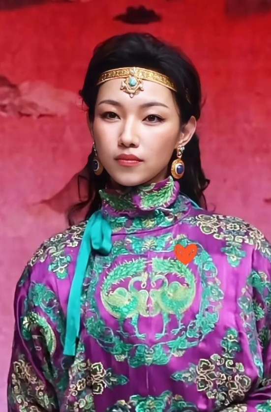 实锤了，那尔那茜的父亲是赛纳，曾担任过《新闻调查》及《面对面》的制片人。那尔那