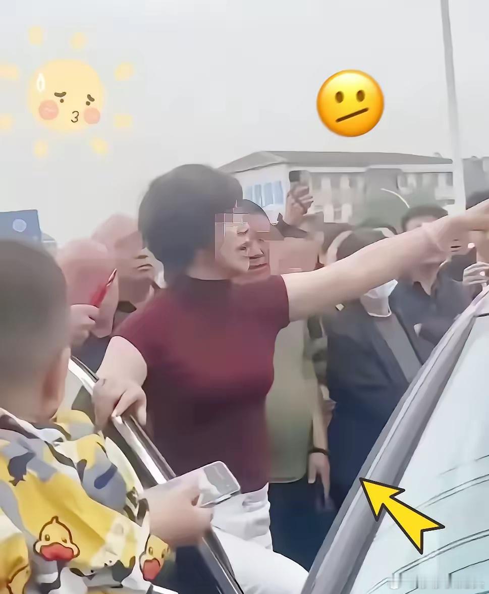 又是唐山，出事了​近日河北唐山：一男子与他人发生婚外情，被妻子当场抓住，妻子情绪