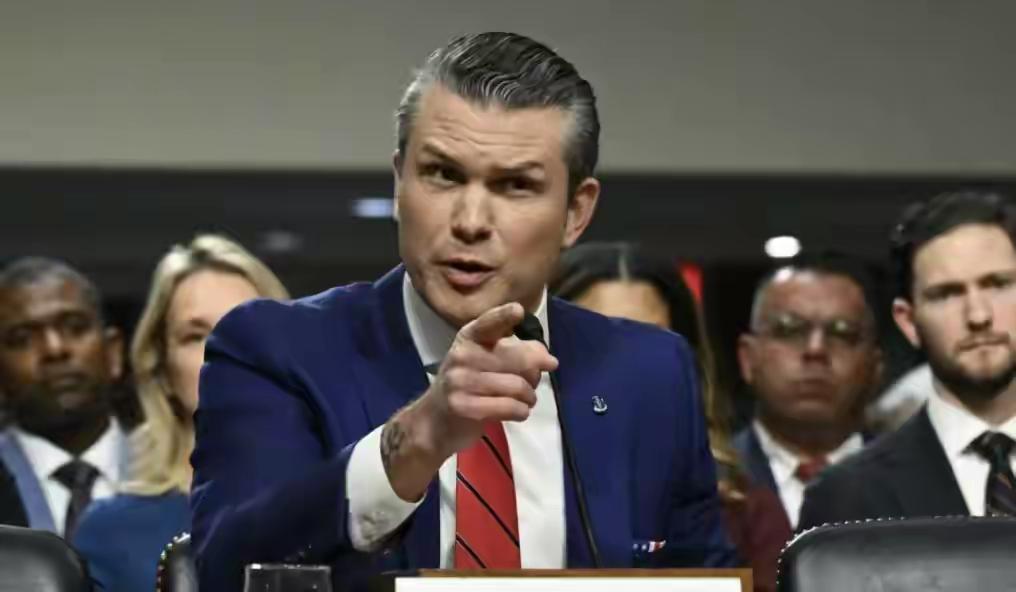 美国防长赫格塞斯有大麻烦了！美国防长赫格塞斯可能犯下战争罪！当地时间11月3