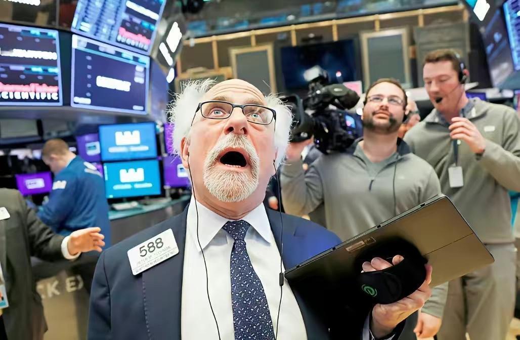 外媒酸了！最近中国一连公布三个好消息，信号越来越明显了。外贸出口直接爆了。今