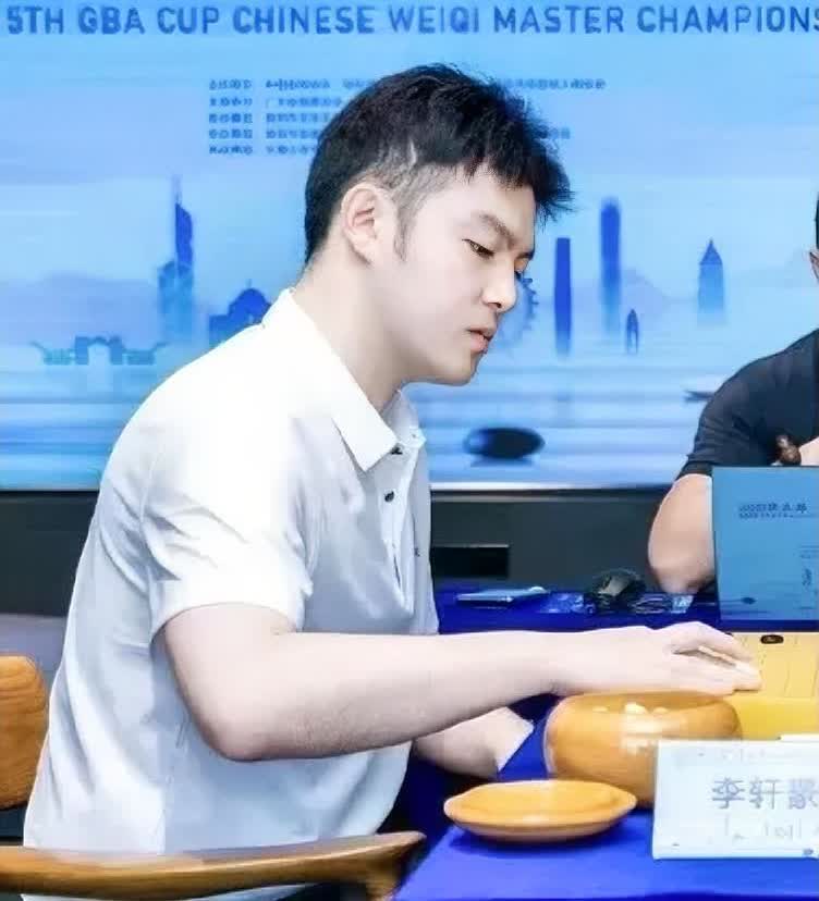 李轩豪不需要别人道歉！李轩豪战胜谢科获得大棋士赛冠军，有人翻出历史老账，