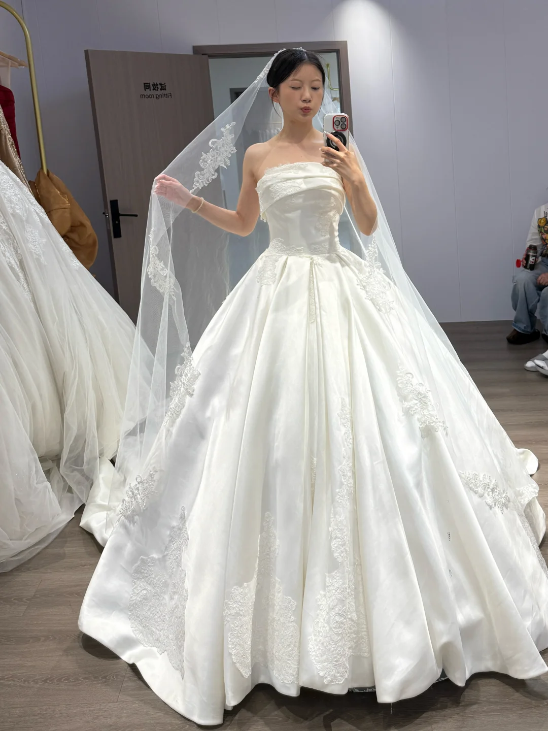 婚纱试纱👰‍♀️快来帮我选选！