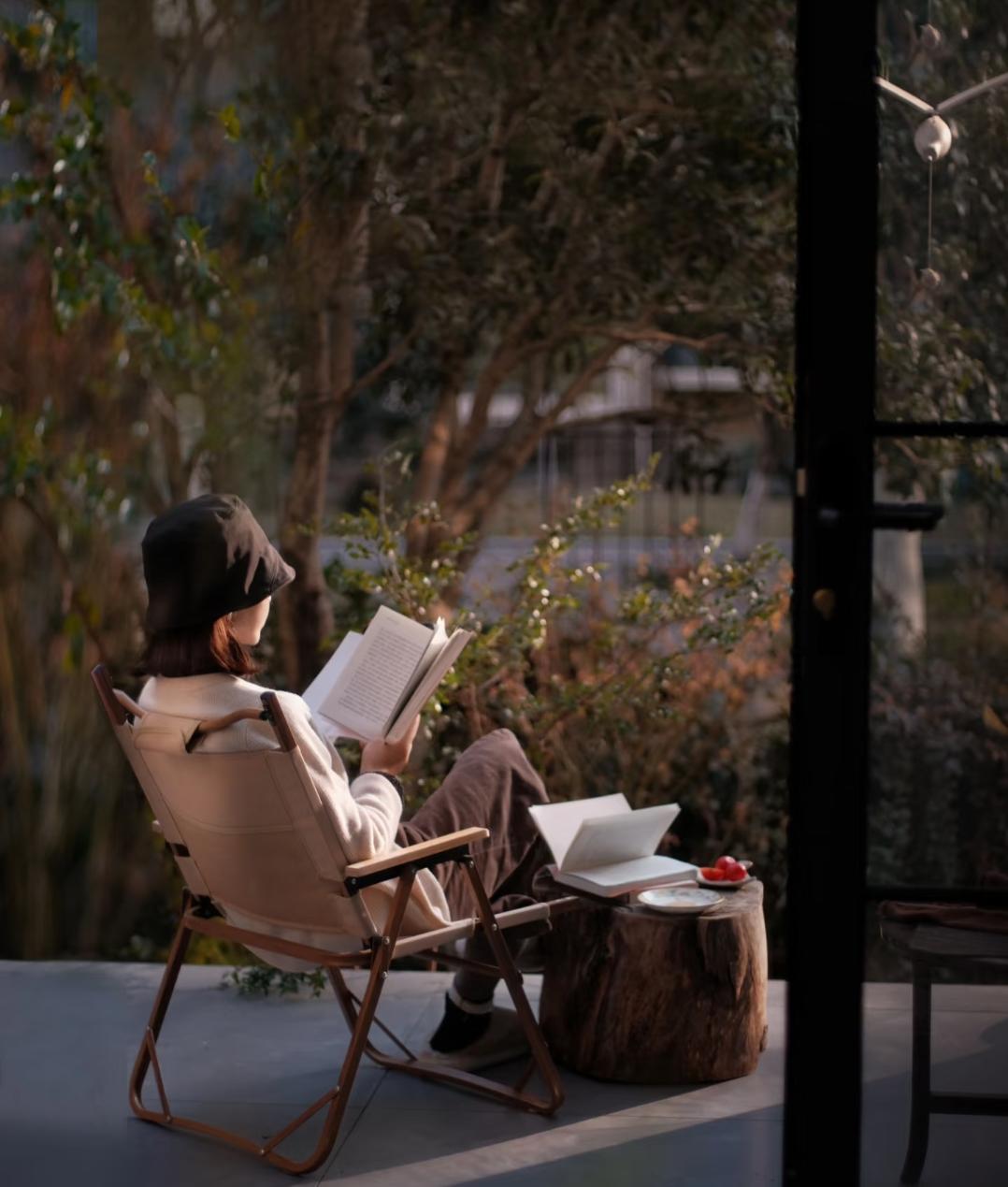 清醒的人从不爱合群，干净的人从不会扎堆，独来独往的人，心里都藏着自己的章法和底气