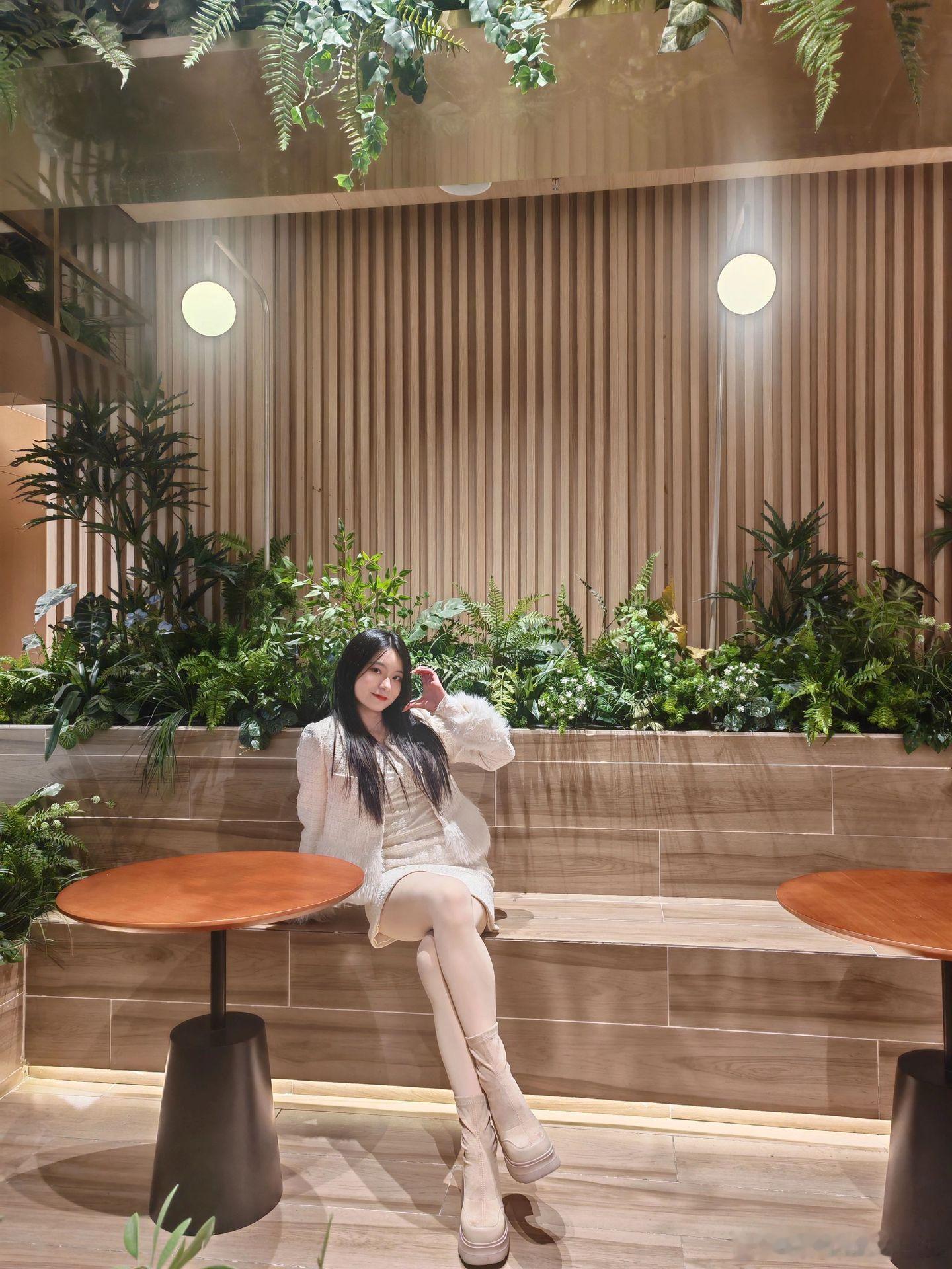 今天穿什么冬季小香风美女绘梦长廊又要保暖又要美