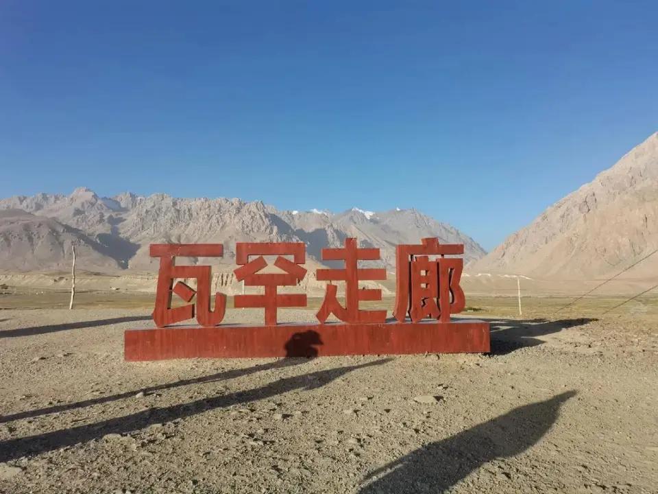 阿富汗把路修到中国家门口，想逼中国开口岸，中国为啥不接茬？塔利班的想法很直接，瓦