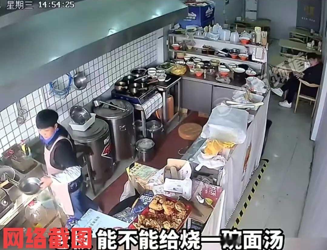 河南商丘有老人去医院看病。最终老人也是得知自己的生命不久，于是和女儿说想喝碗