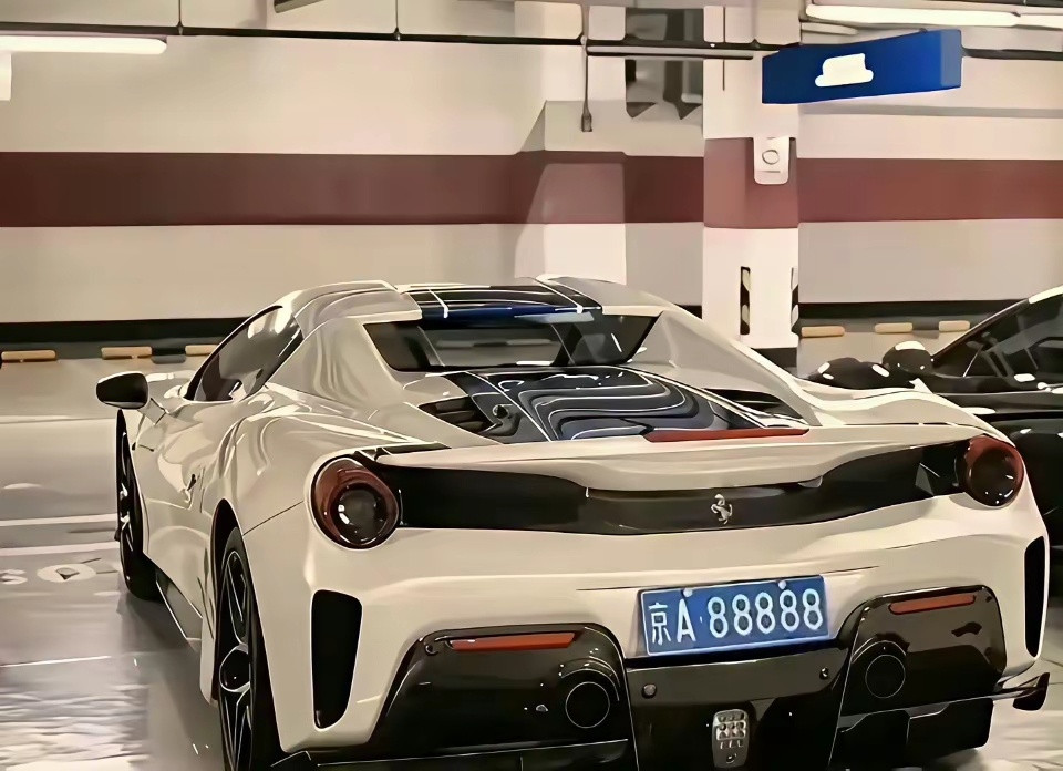 两辆车都是100万，如果你有100万，会买哪一辆？