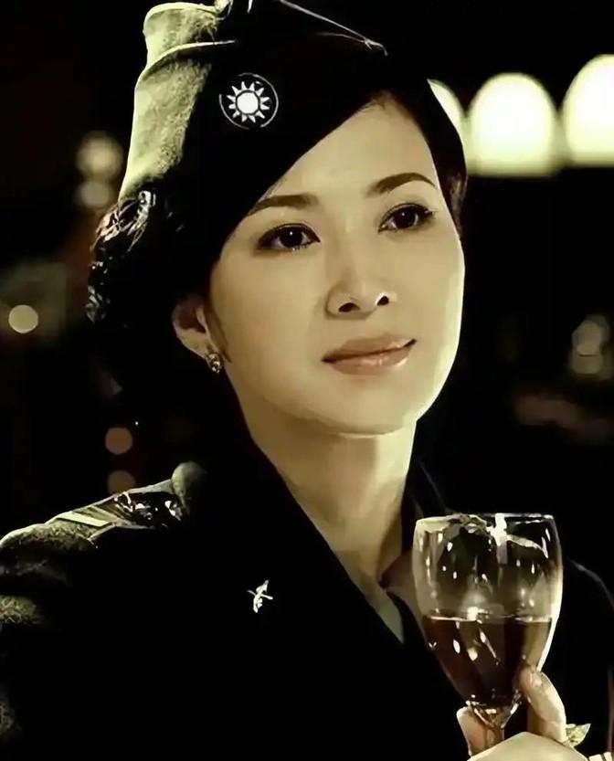 1946年戴笠身亡，留下不少财物和旧人，毛人凤一样不碰，就连向影心也被送进精神病
