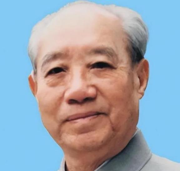 2015年，100岁的汪东兴临终前说出了一个秘密，并且含泪说道：“主席，我没有出