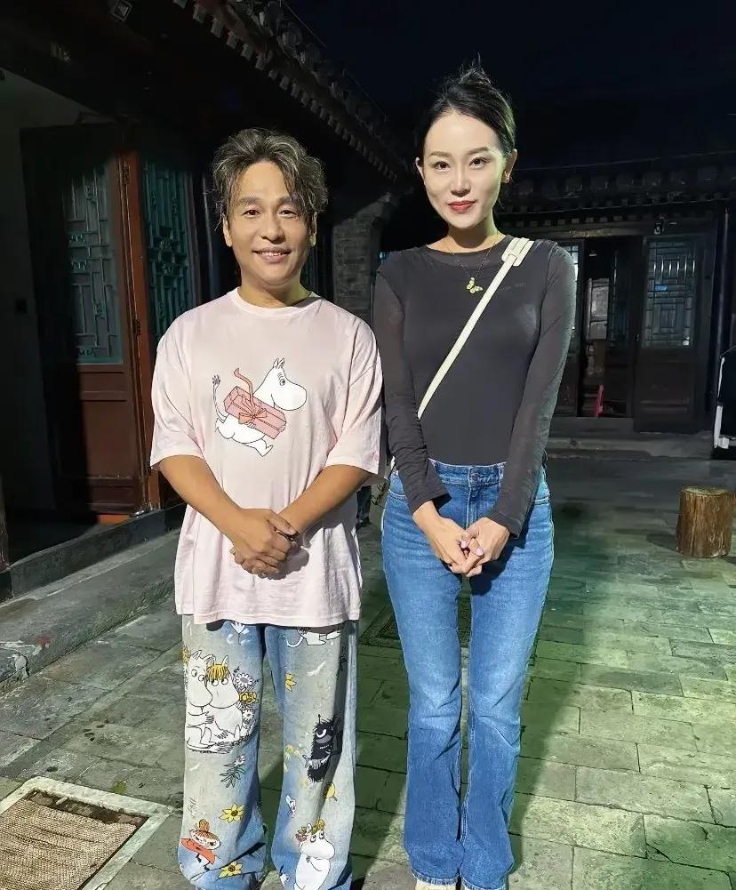 你知道郭敬明的官方身高一直是娱乐圈的未解之谜吗？最近有个现场视频可算揭了老底。他