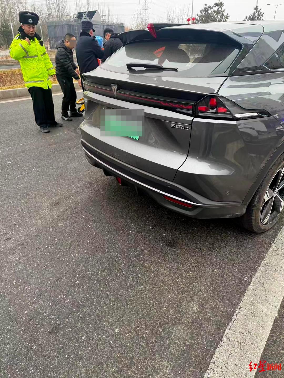 2月25日北京街头的一场网约车意外，道尽了基层打工人的心酸与无奈。生命向来脆弱无