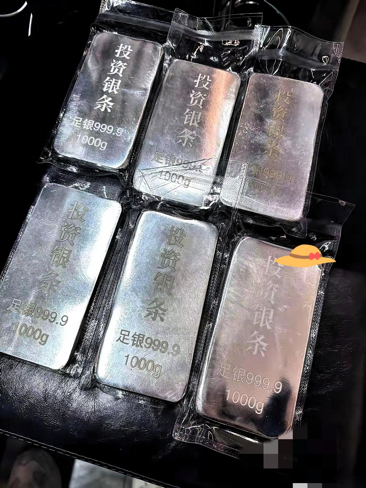 我哥刚才给我上了一课，那“神逻辑”差点给我整懵了！他说拿1万2买黄金才13