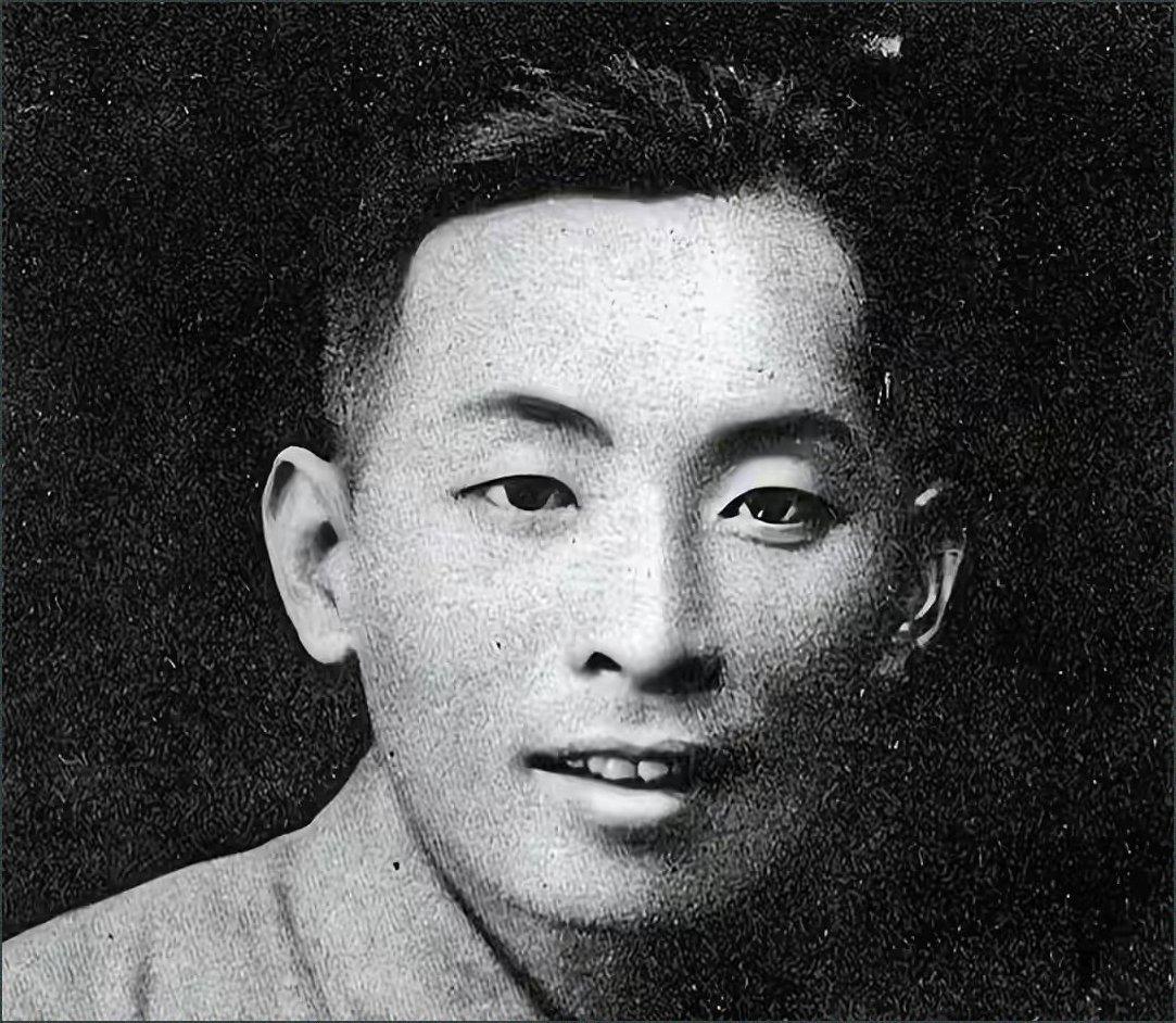 1940年，一万国军准备在拂晓全歼2000新四军，一个20岁女中尉撕掉旗袍赤脚狂