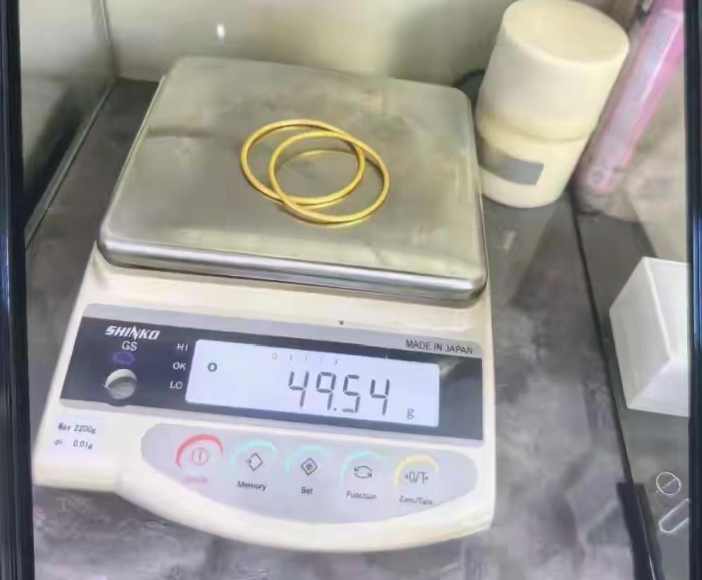 沈阳男子叮嘱保洁别进小屋，反倒勾起贪念，母子偷走50克黄金，全家合伙熔金销赃终落