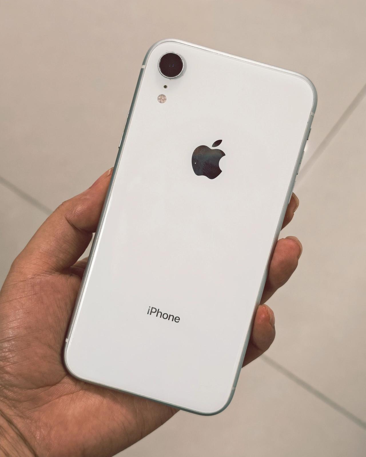 7年前iPhoneXR，现在依然流畅（只要你不升级最新系统），目前我还是iOS1