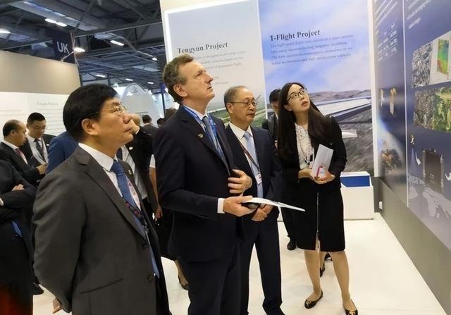 坚决不与中国共享技术，绝不向中国低头，”英国一科技公司宁愿亏400多亿，开除90