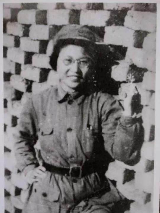 巾帼英雄血染海滨——记抗日烈士陈洛涟陈洛涟，她原名叫陈乐琏，1920年出生在