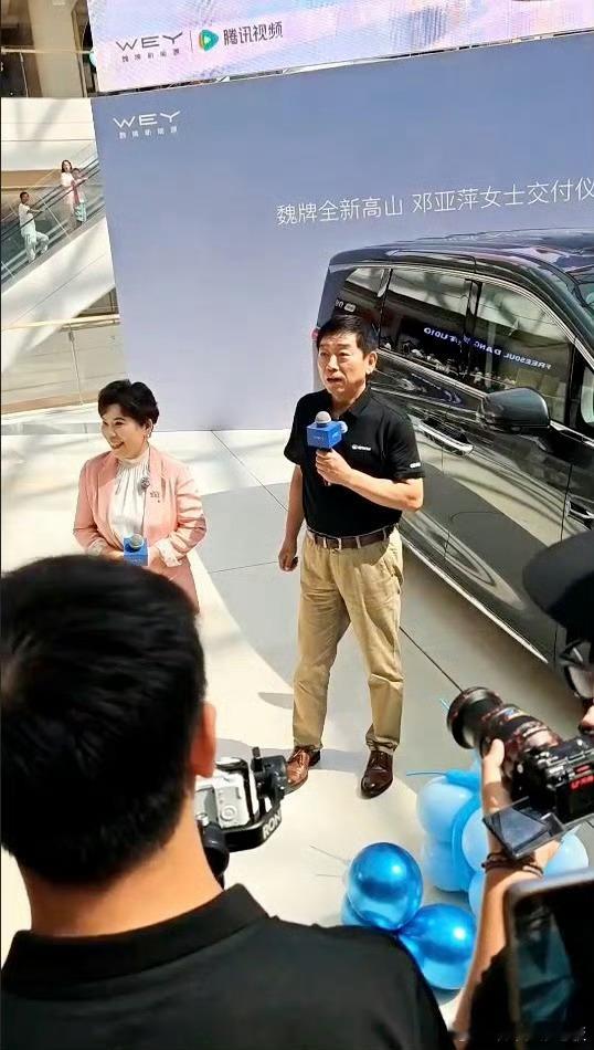 跟邓亚萍老师成为车友了！跟姚老板混一天吃9顿家庭MPV怎么选？你看看人