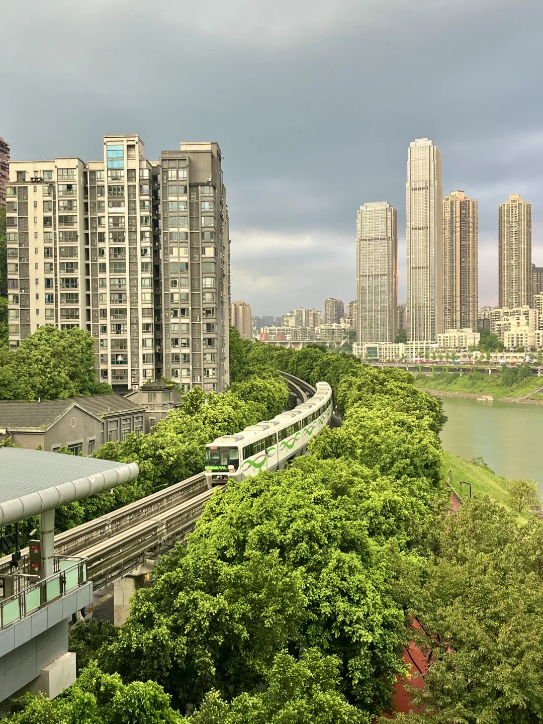 4.10实况｜暴雨冲刷后的重庆…未来一周下雨☔️