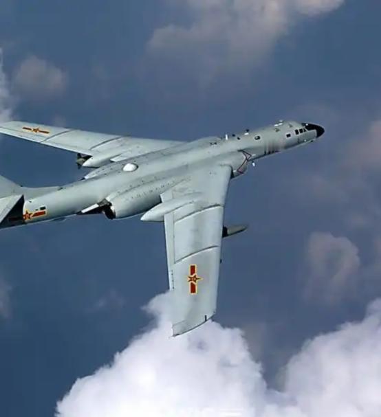 轰六为啥越改越猛？说白了就是歪打正着——当初是技术跟不上，没想到反倒走了条超