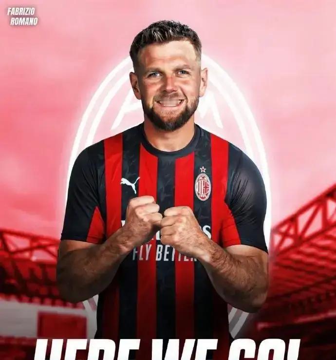 别再说米兰买30岁前锋是情怀了。他们瞄准的，是一个德甲前三的脑袋。你笑他3