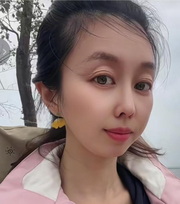 田静难得回答网友的提问，说了那么多的话，只不过有点答非所问！昨天网友说：亲婆