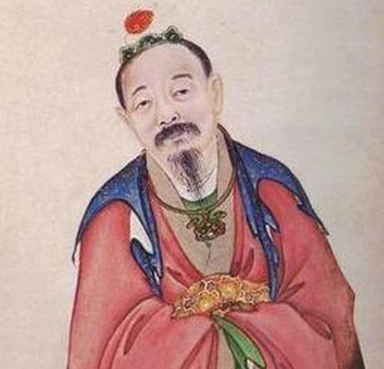 汉朝，一个40多岁的监狱长巡视牢房，相中了两个体态丰盈，乳房足够大的年轻女囚。连