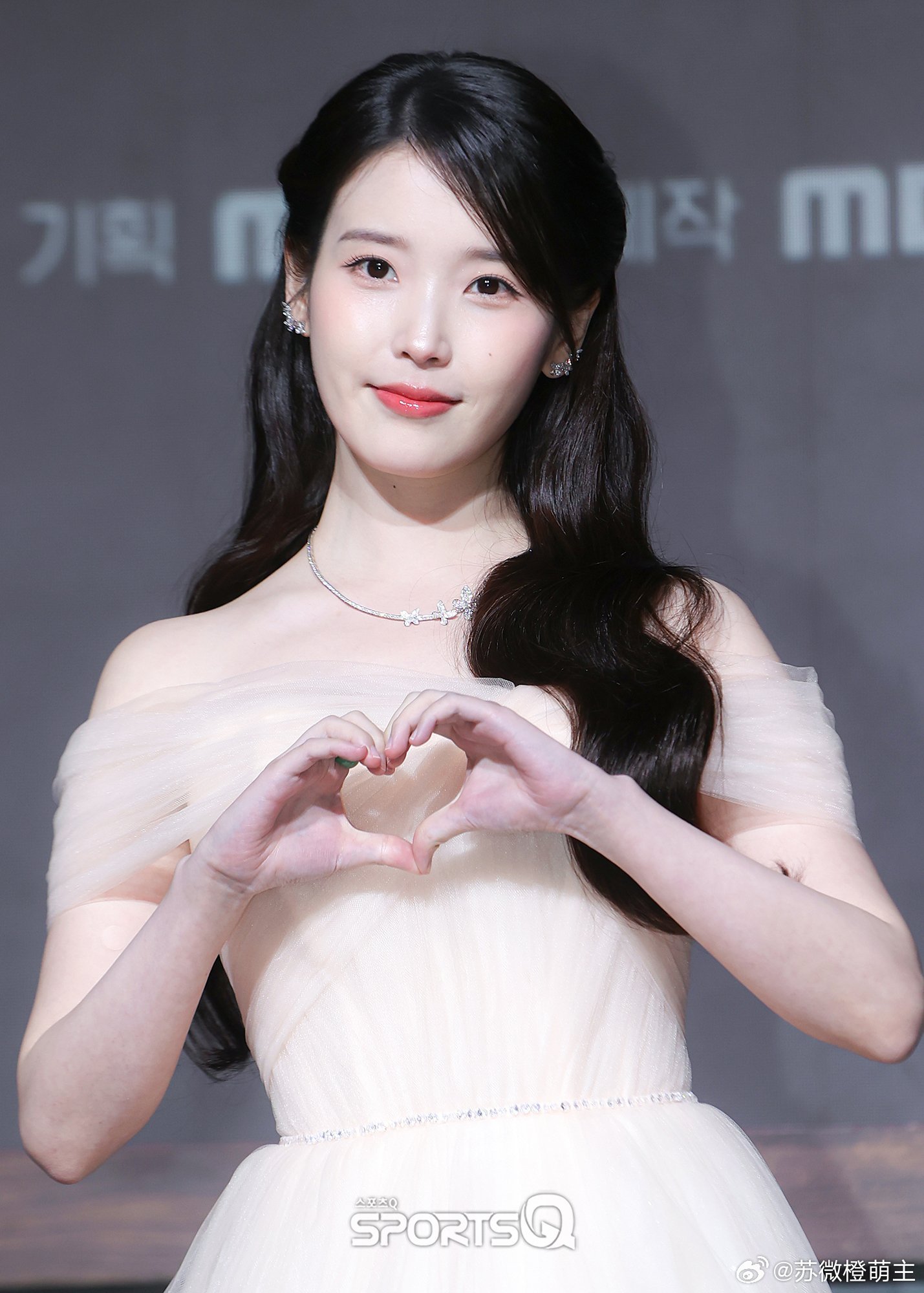 怎么办是每一张都想保存的程度18张是🧣的极限不是iu的21世纪大君夫人