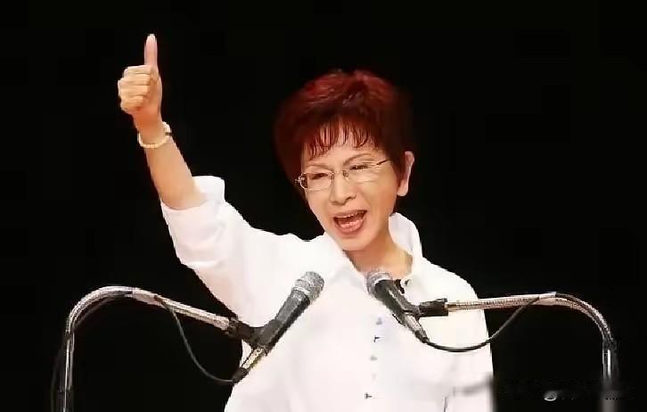 不查不知道，查了才明白！其实郑丽文和洪秀柱最大区别是：郑丽文玩的是左右逢源。她总