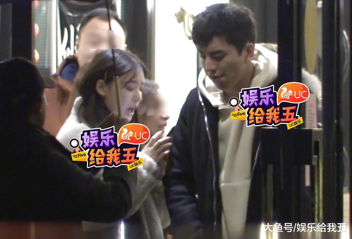 林允王大陆因戏生情? 酒桌上亲昵接触还同车回了女方香闺