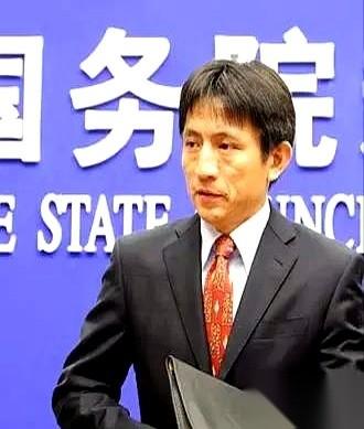 美国财长,直接在全世界面前,指名道姓地“批评”咱们的谈判代表。这事儿第一眼看,