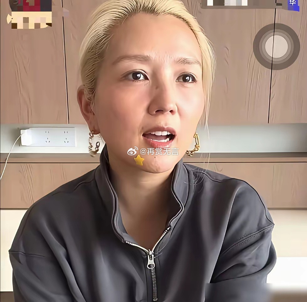 每月开销六位数，直播67场不敢停，因为身后站着一家六口。何洁不容易，让人心疼！！