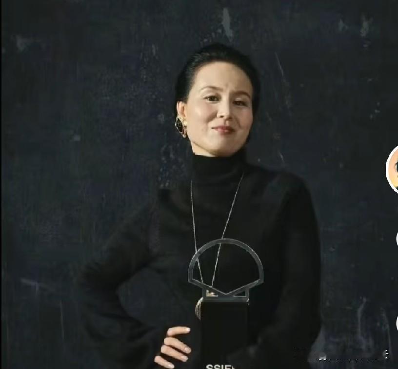 《监狱来的妈妈》讲述的是一个被长期家暴的妻子，为了反抗家暴丈夫误杀了丈夫，被判了