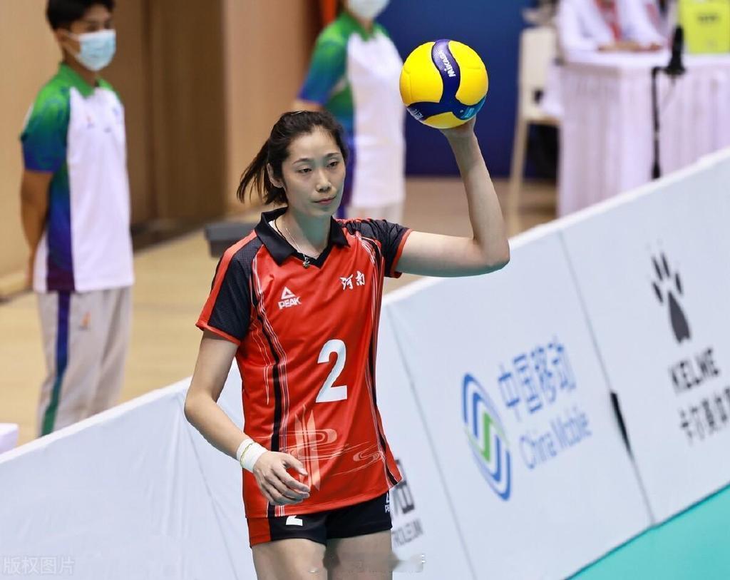 朱婷十五运首秀整场比赛都悬念多多，意外和惊喜不断，拯救了收视率，也拯救了我们球