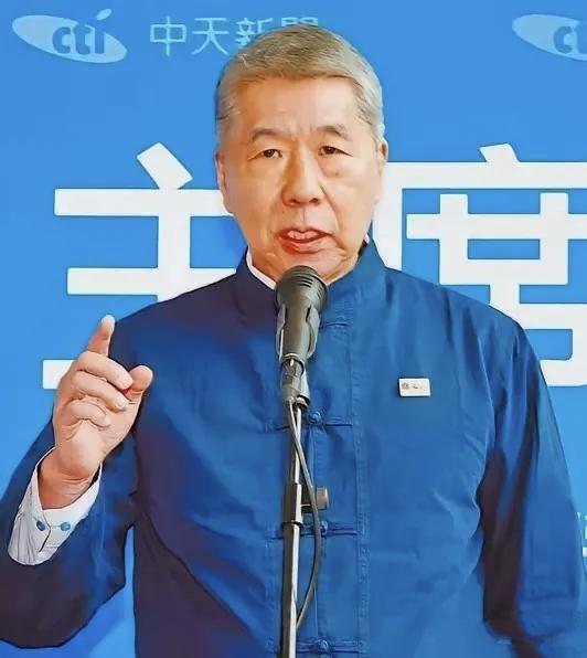 孙文学校校长张亚中说，“国民党3800亿+N与8000亿军购之争，并非路线对立，