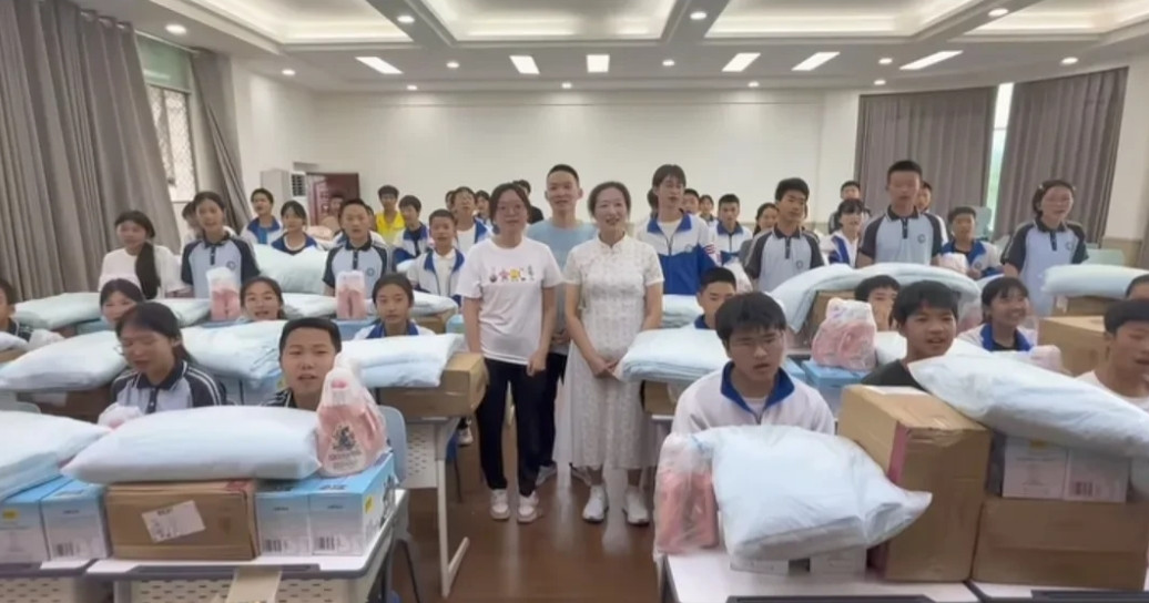 我说谢浩男做公益是为了作秀，你们还不信，这下好了！他那条公益视频已经被平台下架了
