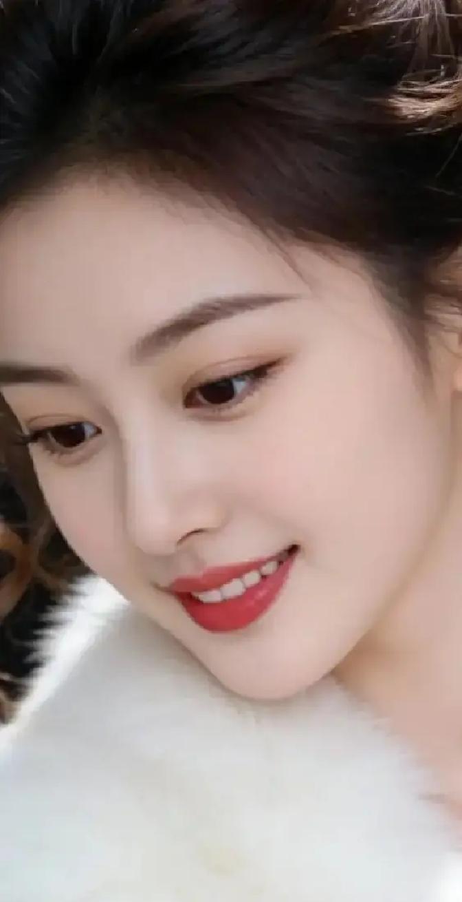 同事二婚谈得好好的，女方突然甩出一句买足100克黄金才肯领证。五万多块，头婚我