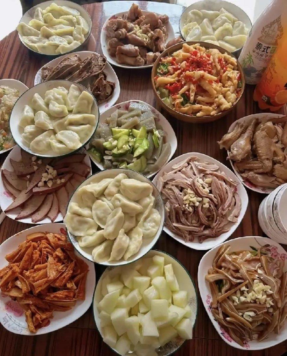 准儿媳第一次上门，我忙一桌饭菜，却惨遭甩脸嫌弃