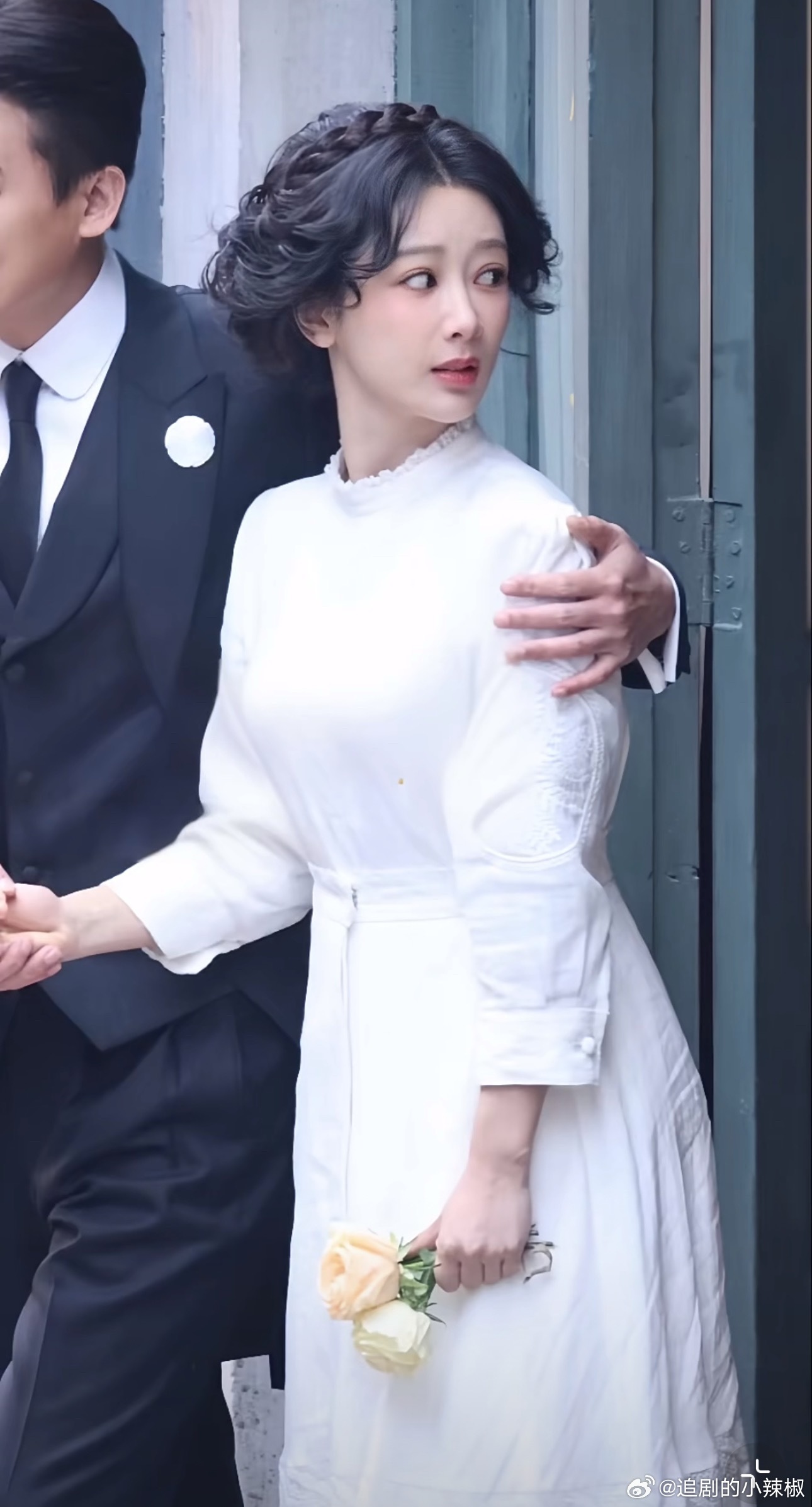 杨紫《玉兰花开君再来》生图路透，这造型还挺特别的，看看新鲜状态