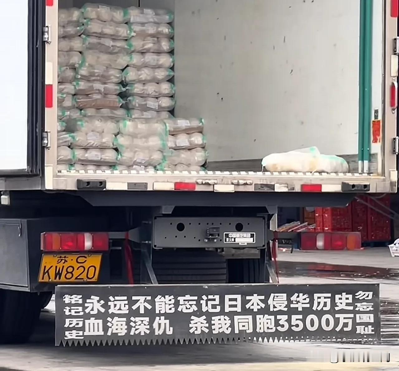 今天我在菜市场看到的，让我对这个货车司机肃然起敬[鼓掌]