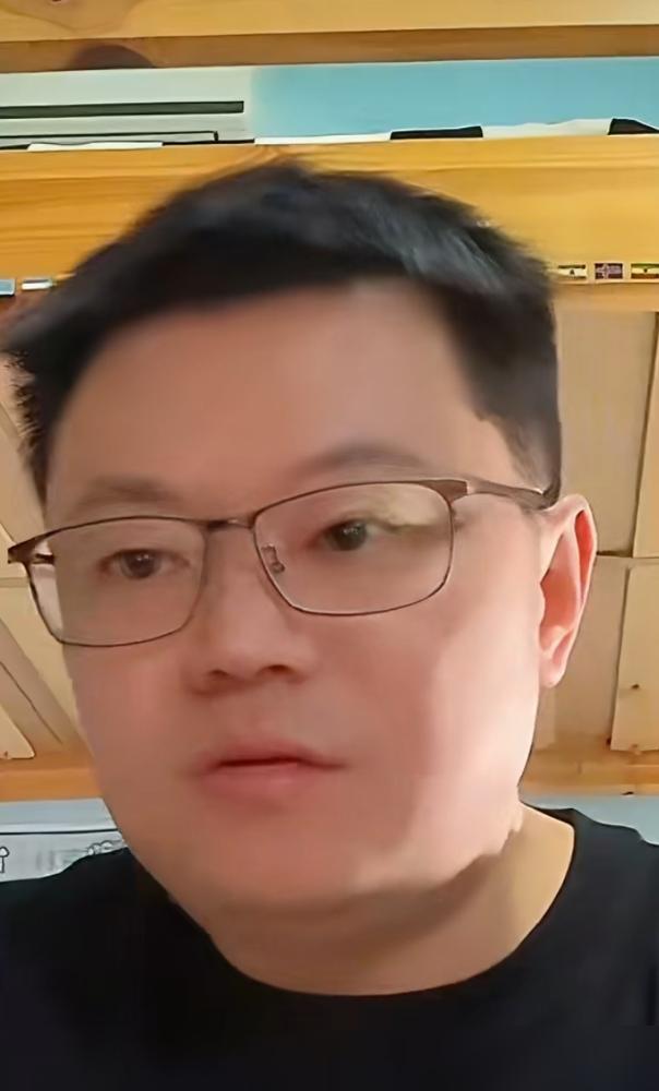 39岁的过气老将，凭什么敢指着国乒新生代的鼻子开骂？侯英超揪着林诗栋、蒯曼痛