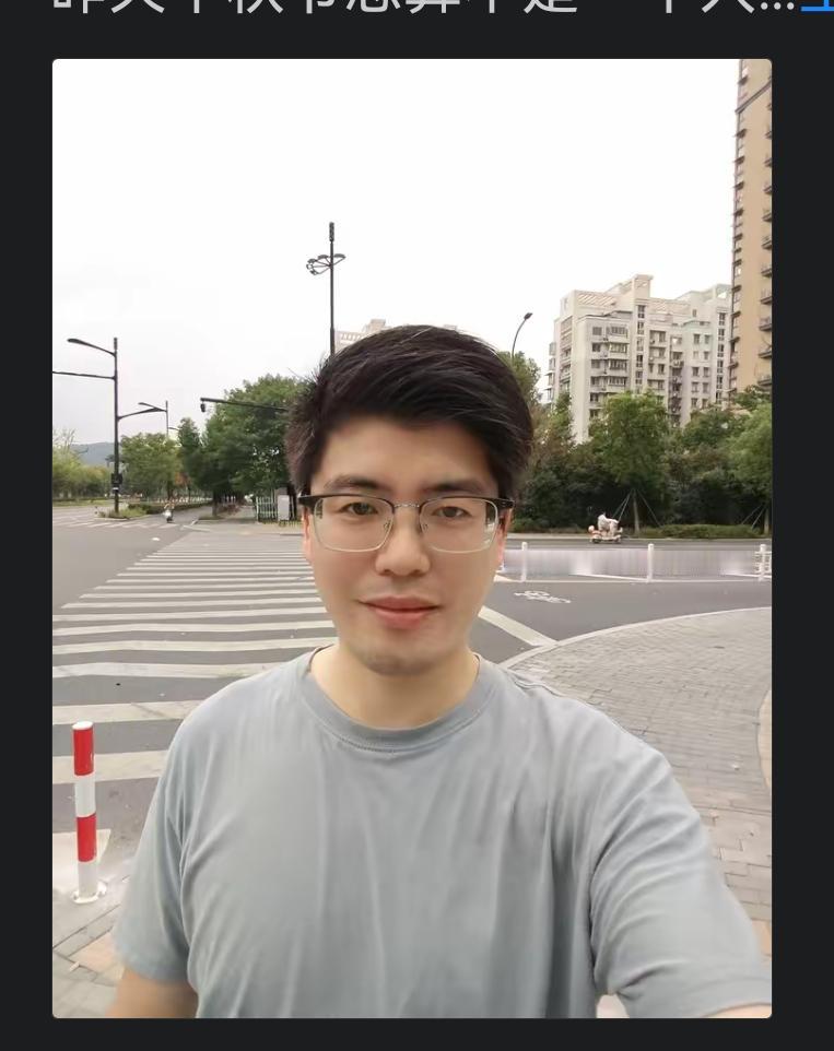 单身小罗的女朋友把他拿捏的死死的。上次索要1万元的黄金手链没有成功，分手了两天后