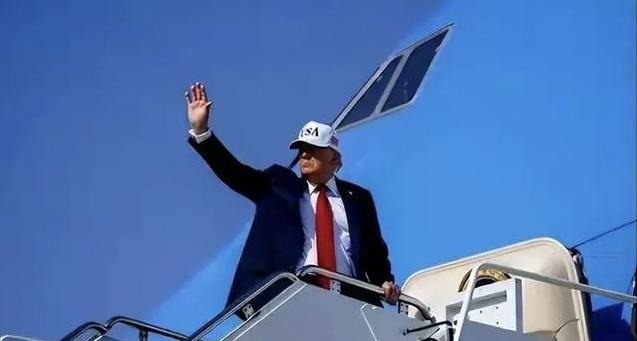 简直要笑死了！白宫把总统专车都运到北京了，中国愣是没吭声！法国人第一个坐不住了！