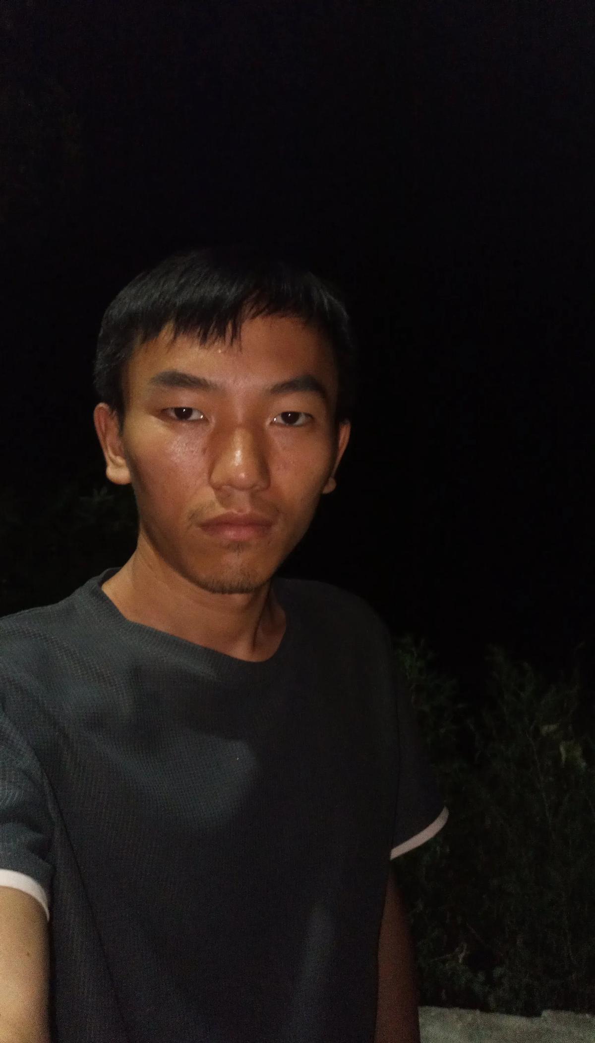 就差50块钱车贷逾期，他借遍了所有朋友。结果，一个都没借到。这是一个二胎