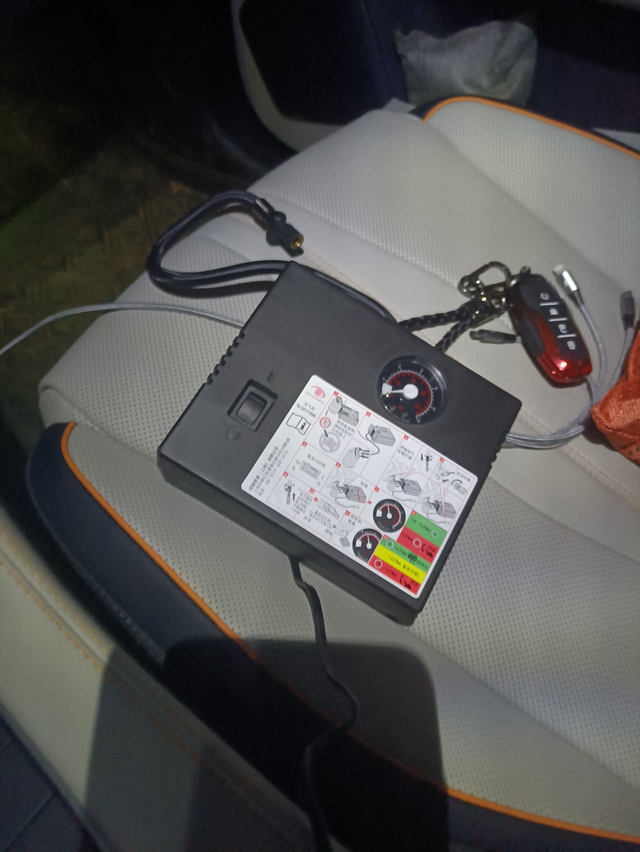 比亚迪这做工大伙看看是我拔的方式不对嘛第一次给车子的轮胎充气，充气泵插上去没反